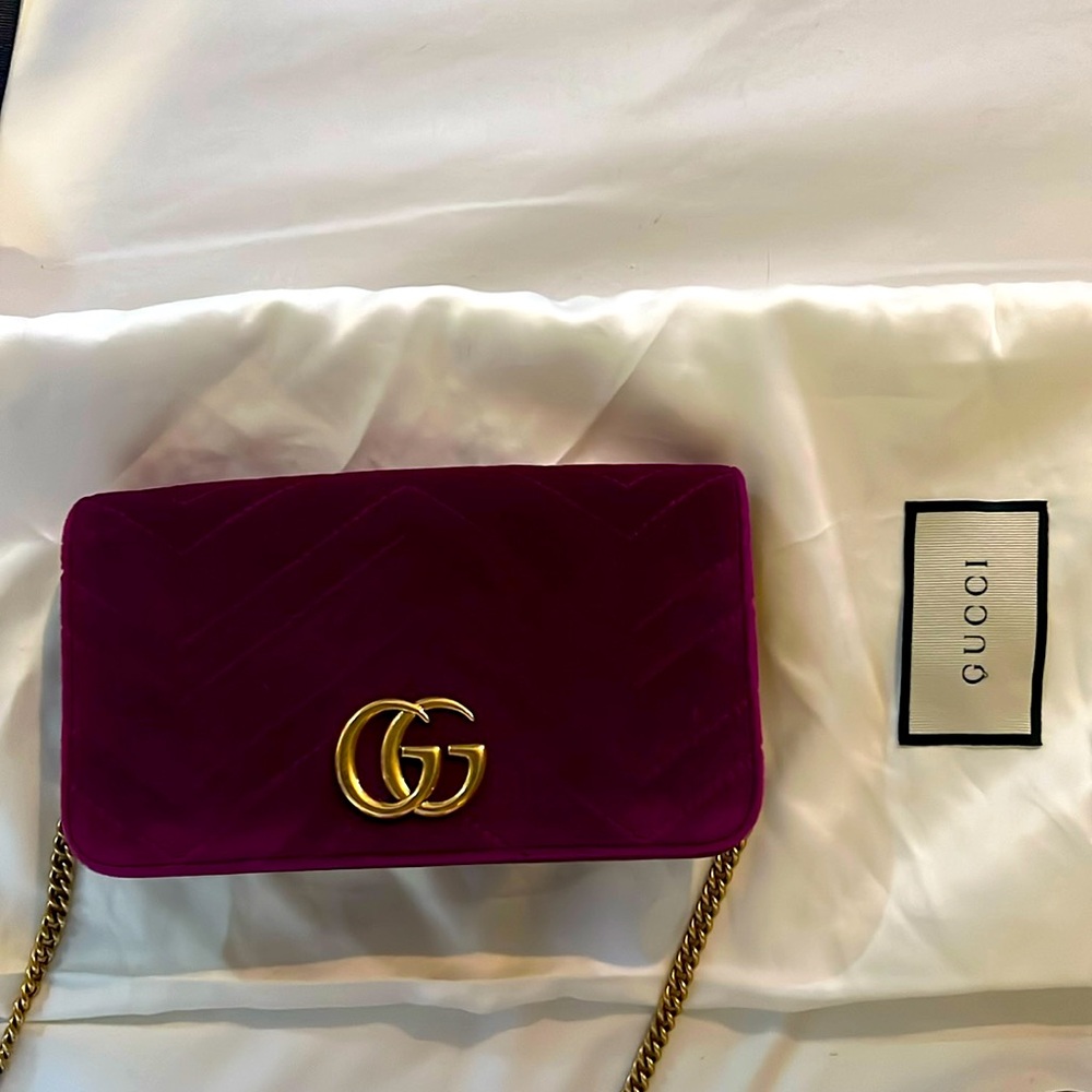 GUCCI 
Velvet Matelasse GG Marmont Mini Bag Fuchsia Violet Cyclamen